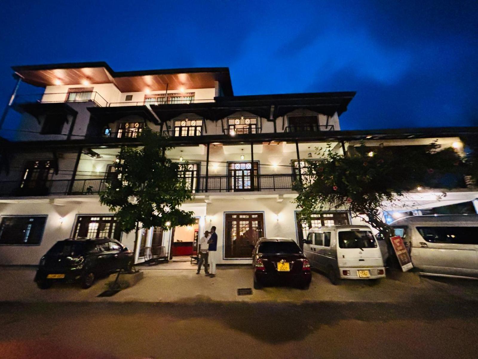 Shadow Inn Ella Exterior photo